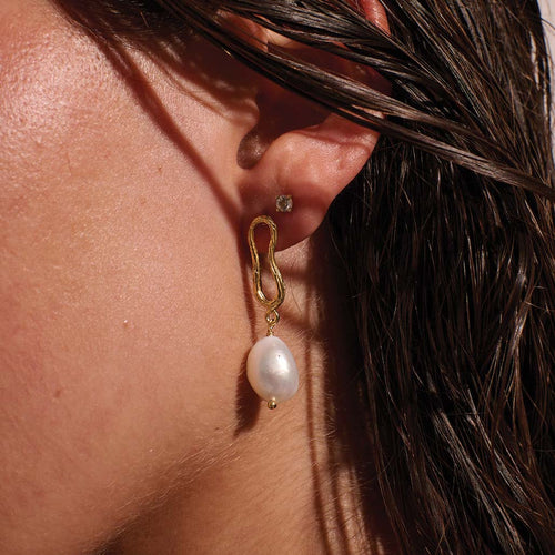 Eterna Baroque Pearl Earrings - Gold