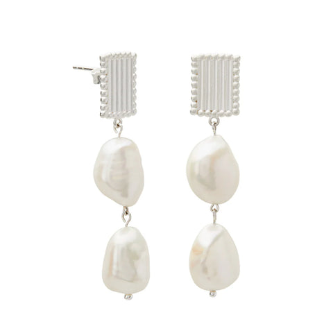 Aphrodite Medium Pearl Earrings - Silver