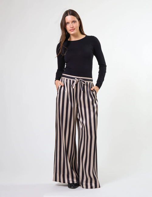 Rumi Pant - Liquorice